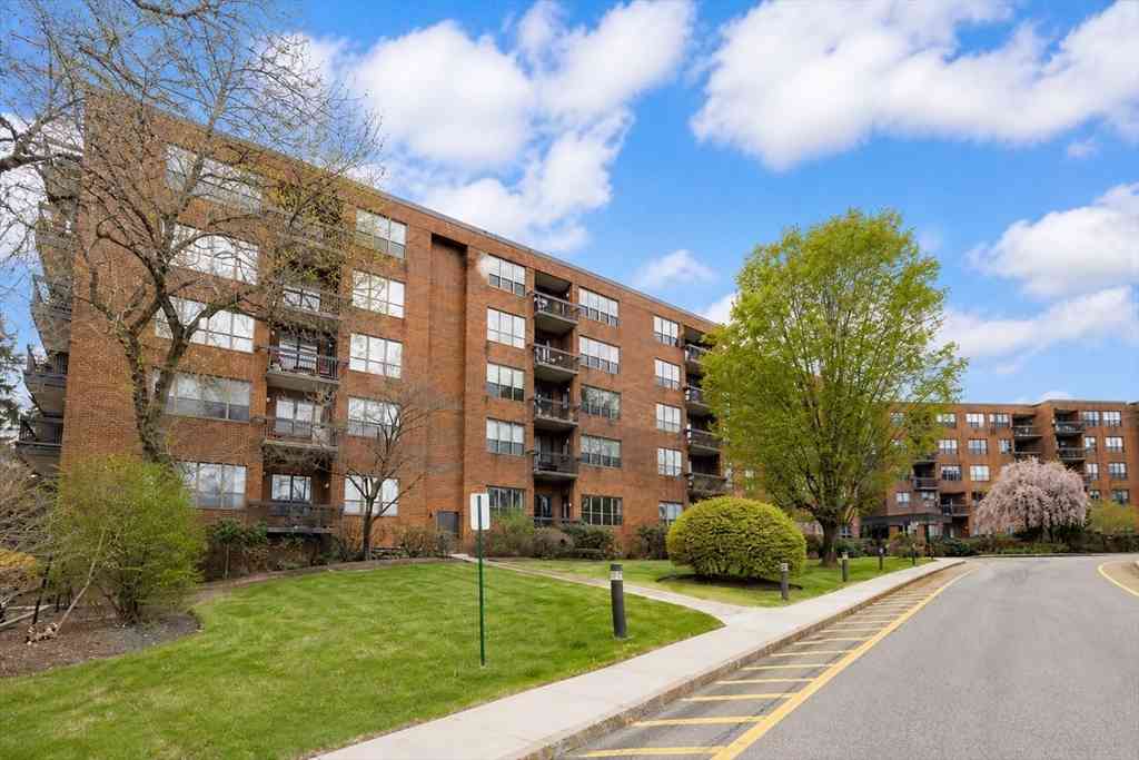 Condo For Sale - 210 Nahanton St #102<br/> Newton, MA 02459