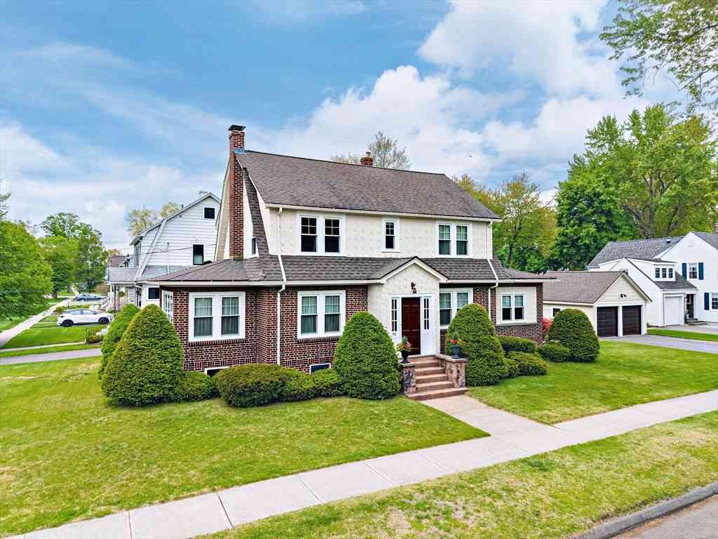 Homes For Sale - 46 Hawthorne Street<br/> Longmeadow, MA 01106