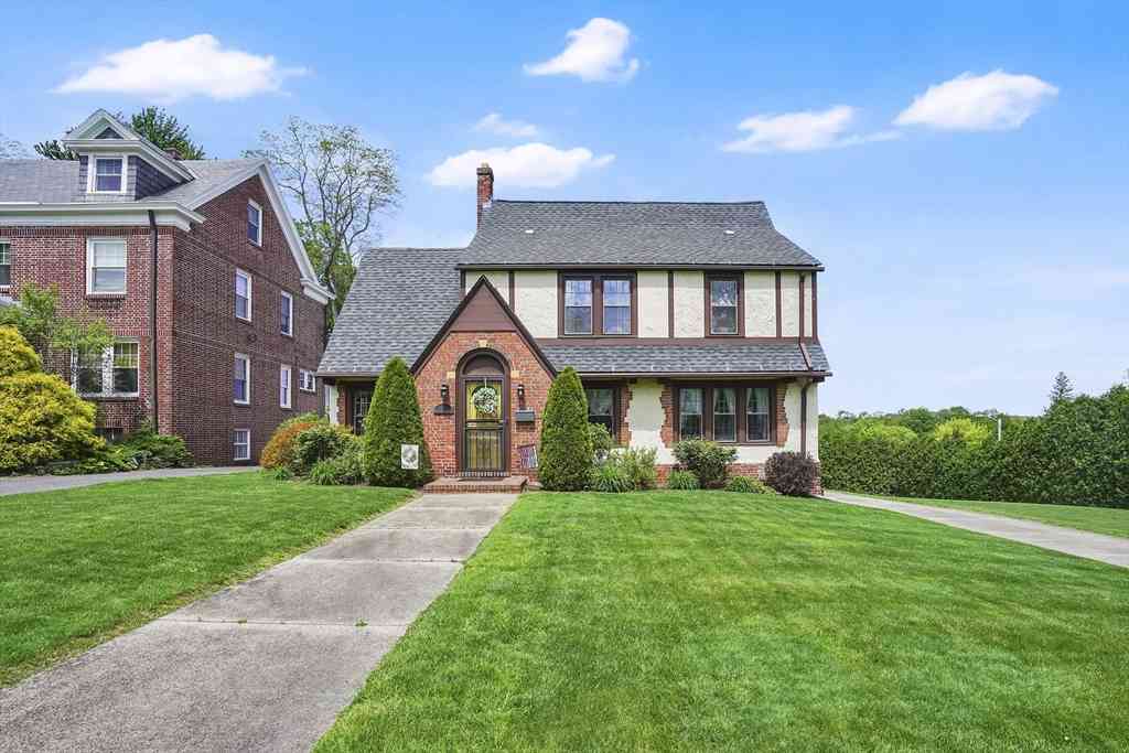 Homes For Sale - 146 Bellevue Ave<br/> Hampden County, Springfield, MA 01108