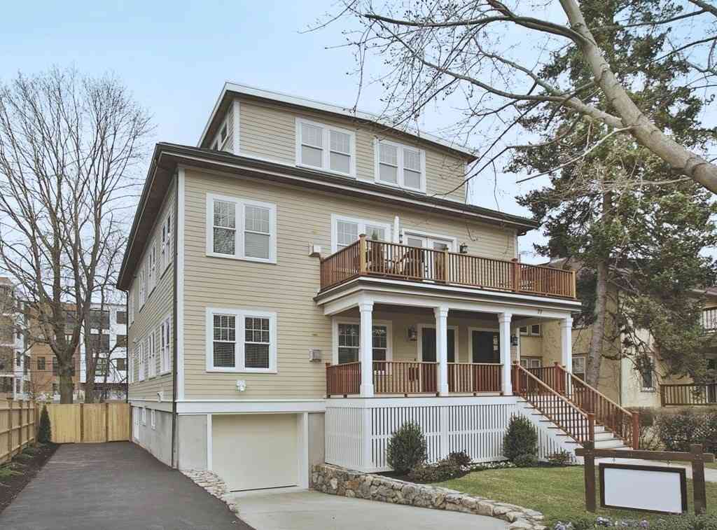 Condo For Sale - 77 Verndale St #2<br/> Brookline, MA 02446