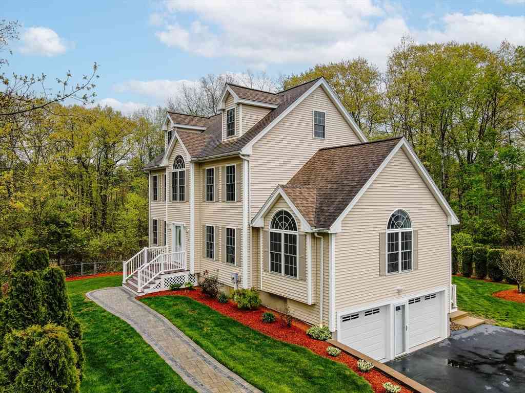 Homes For Sale - 21 Colonial Farm Rd<br/> Haverhill, MA 01832