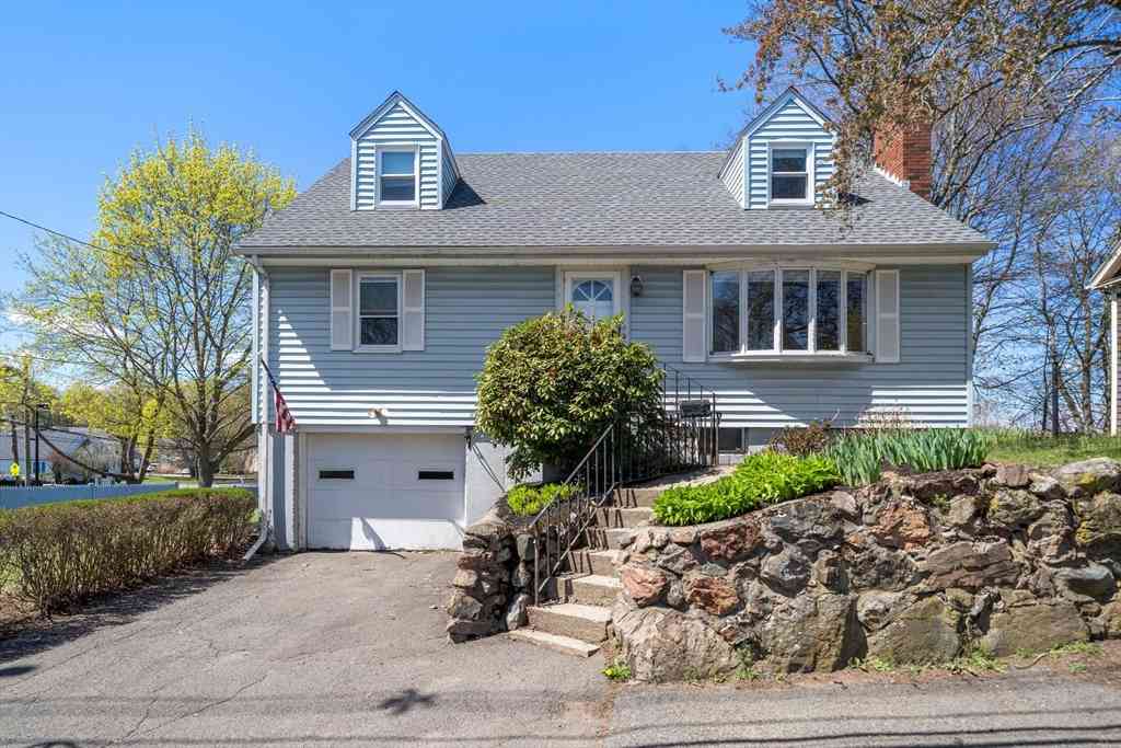 Homes For Sale - 4 Spring Court<br/> Middlesex County, Woburn, MA 01801