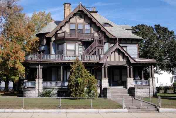 Apartment For Rent - 587 Haverhill Street #6<br/> Lawrence, MA 01841