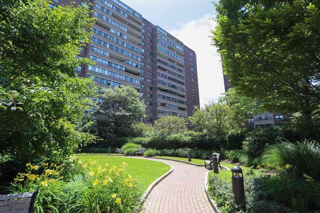 Condo For Sale - 9 Hawthorne Pl #4A<br/> Boston, MA 02114