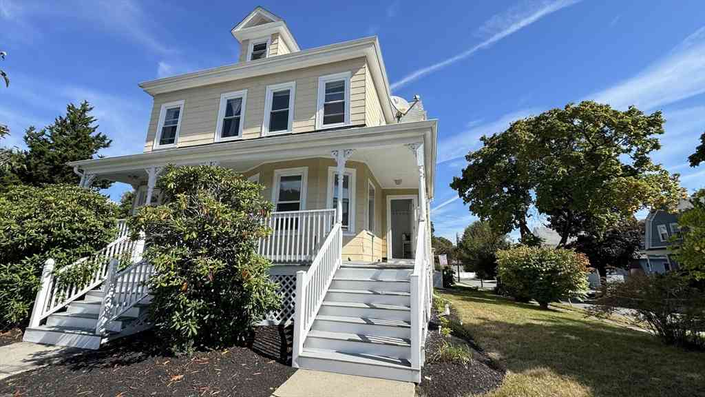 Apartment For Rent - 1117 Main St #1<br/> Melrose, MA 01880