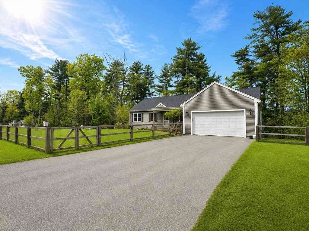 Homes For Sale - 1 Doctor Braley Rd<br/> Rochester, MA 02770
