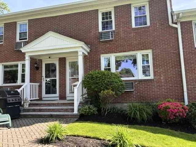 Condo For Sale - 40 Lake Street #I<br/> Winchester, MA 01890