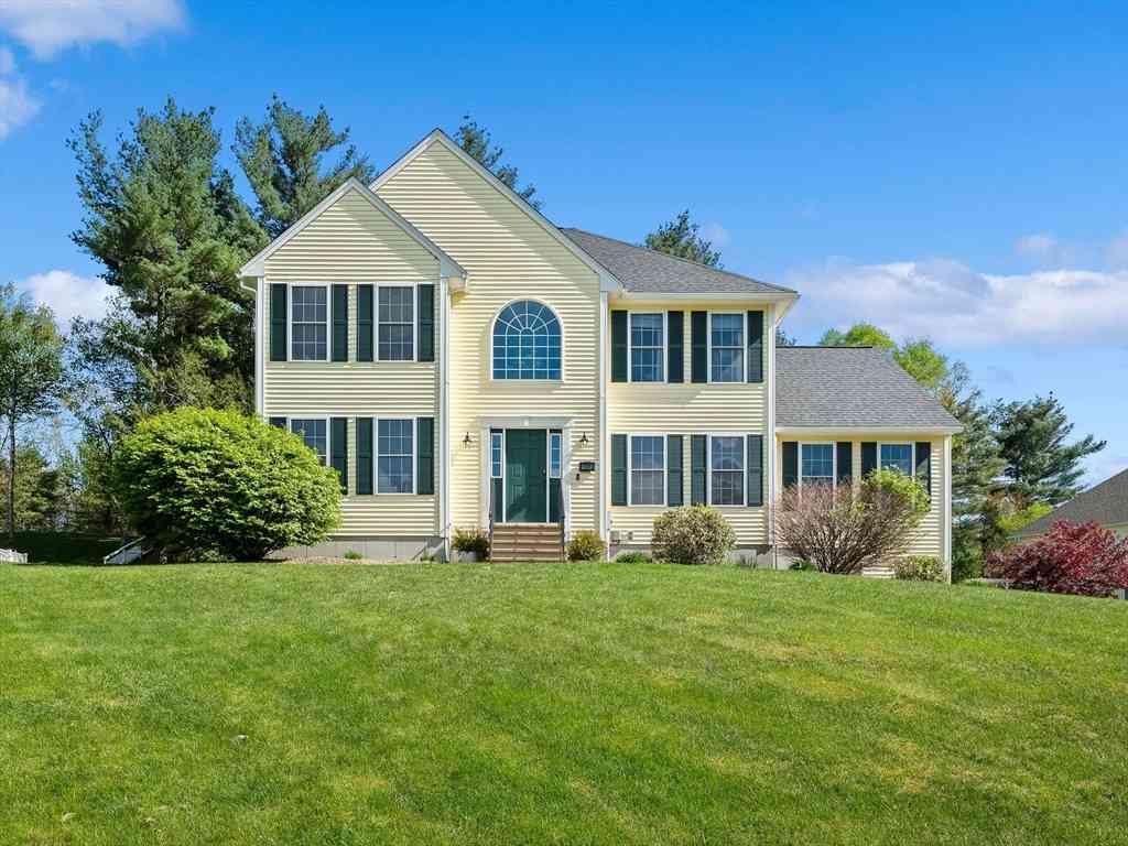 Homes For Sale - 28 Bradford Circle<br/> Hudson, NH 03051
