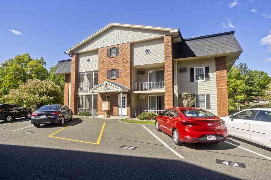 Condo For Rent - 41 W Summit St #41<br/> Hampshire County, South Hadley, MA 01075