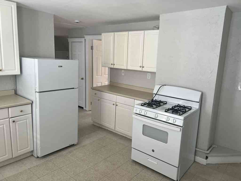 Apartment For Rent - 27 Warren Ave #3<br/> Malden, MA 02148