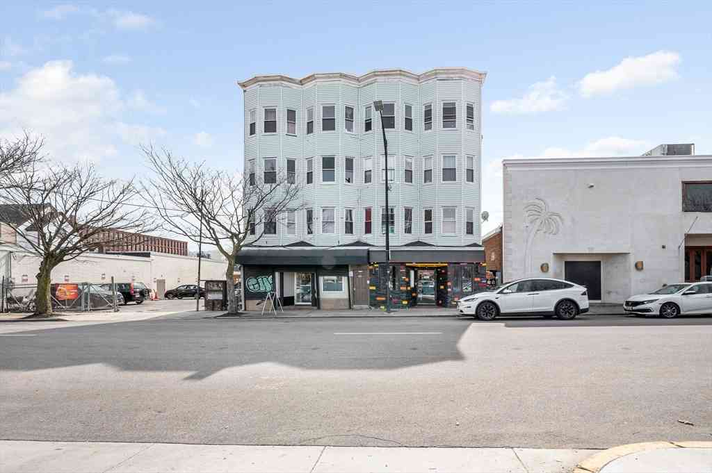Apartment For Rent - 50 1/2 Common St #3<br/> Lawrence, MA 01840