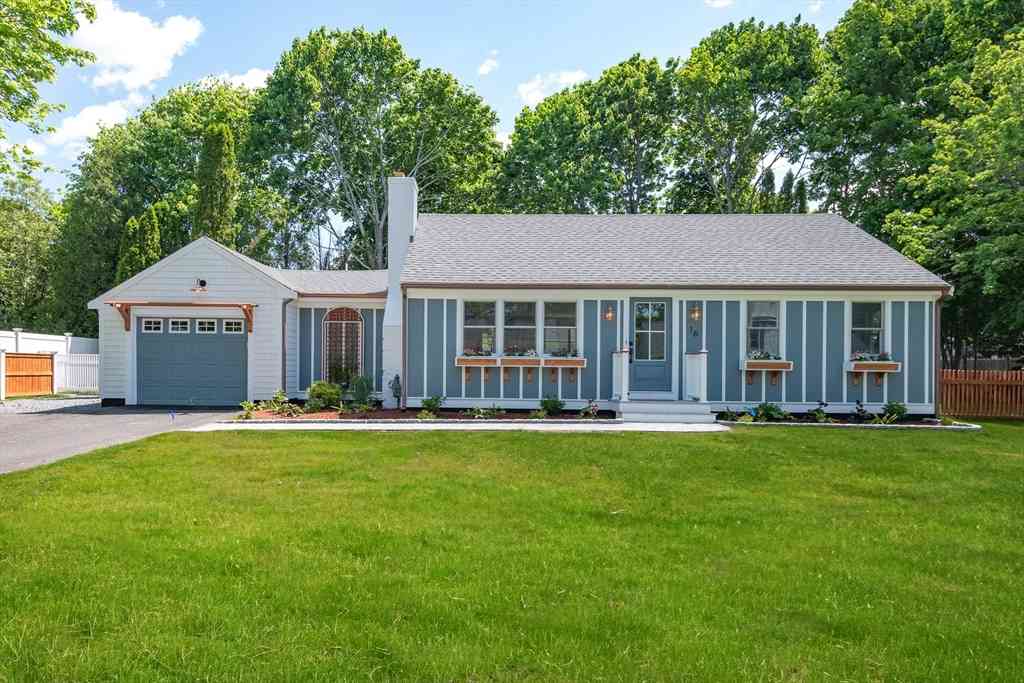 Homes For Sale - 16 Carolyn Ln<br/> Barnstable County, Falmouth, MA 02536