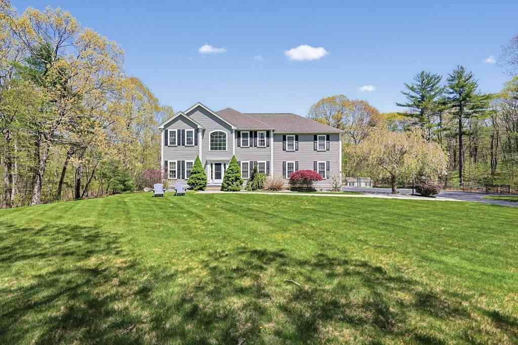 Homes For Sale - 10 Essex St<br/> Worcester County, Douglas, MA 01516