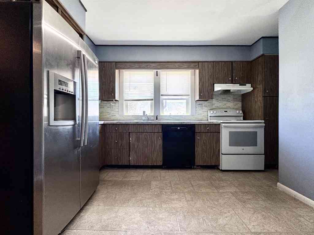 Homes For Rent - 58 Longfellow Road #2<br/> Worcester, MA 01602