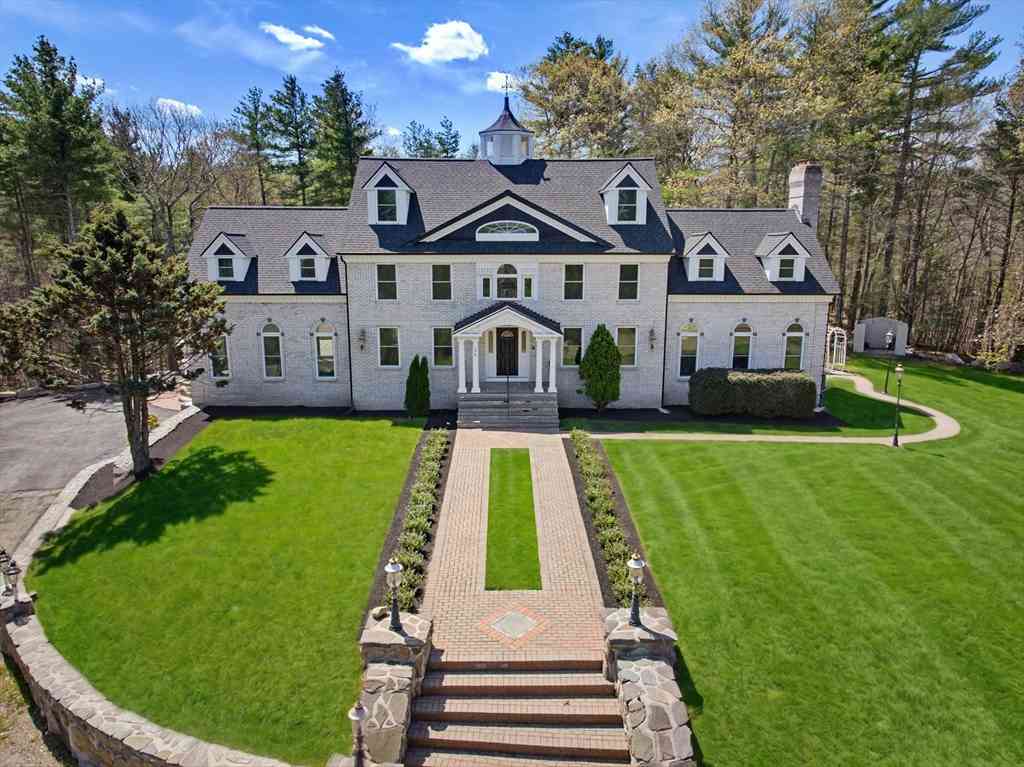 Homes For Sale - 175 Pleasant St<br/> Worcester County, Upton, MA 01568