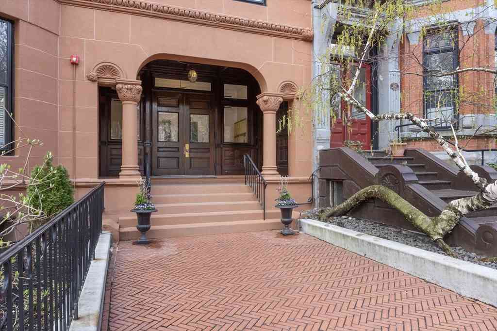 Condo For Sale - 290 Commonwealth Ave #4<br/> Boston, MA 02115
