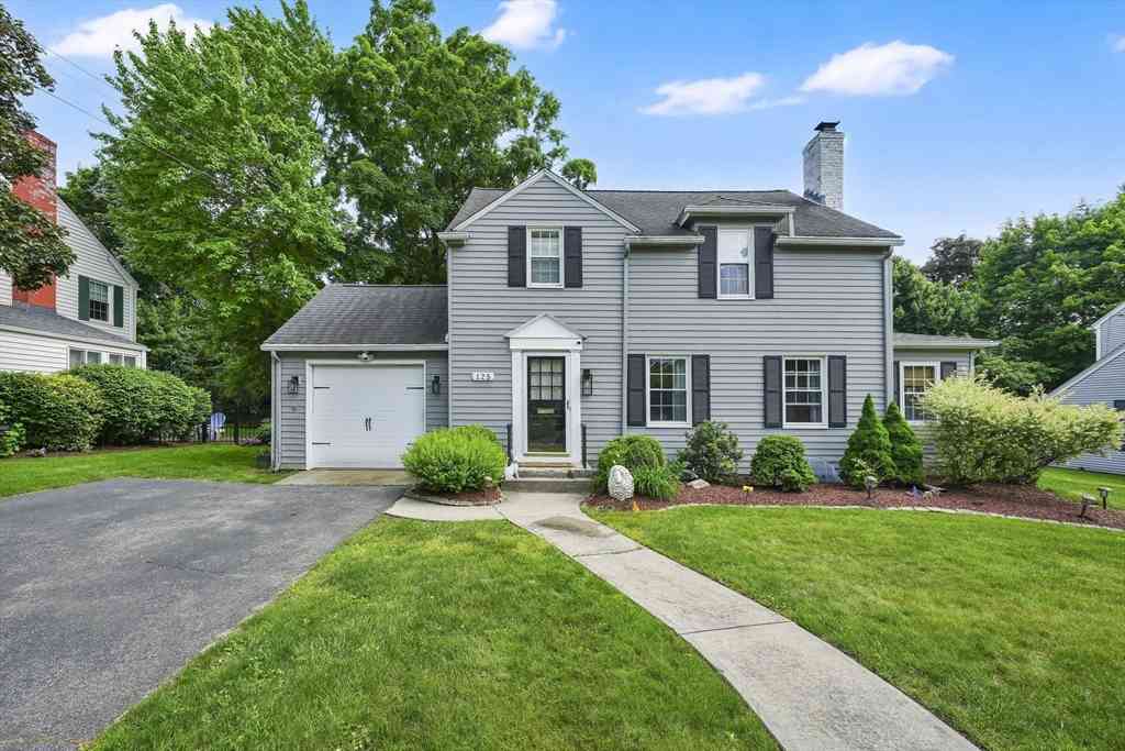 Homes For Sale - 125 Field Rd<br/> Longmeadow, MA 01106