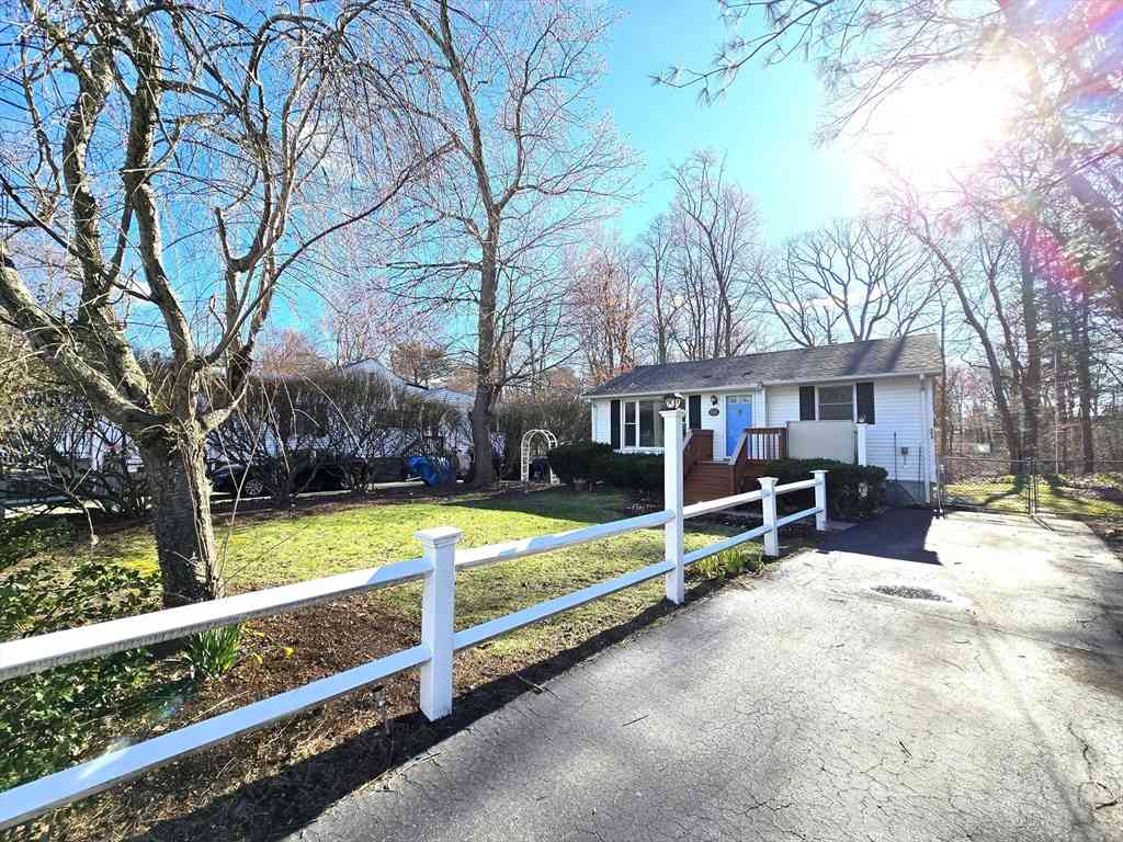 Homes For Rent - 595 South St<br/> Holbrook, MA 02343