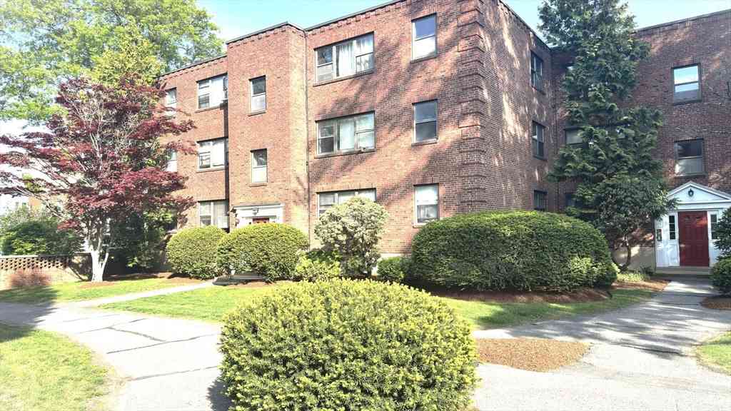 Condo For Sale - 105 Nahant St #1<br/> Lynn, MA 01902
