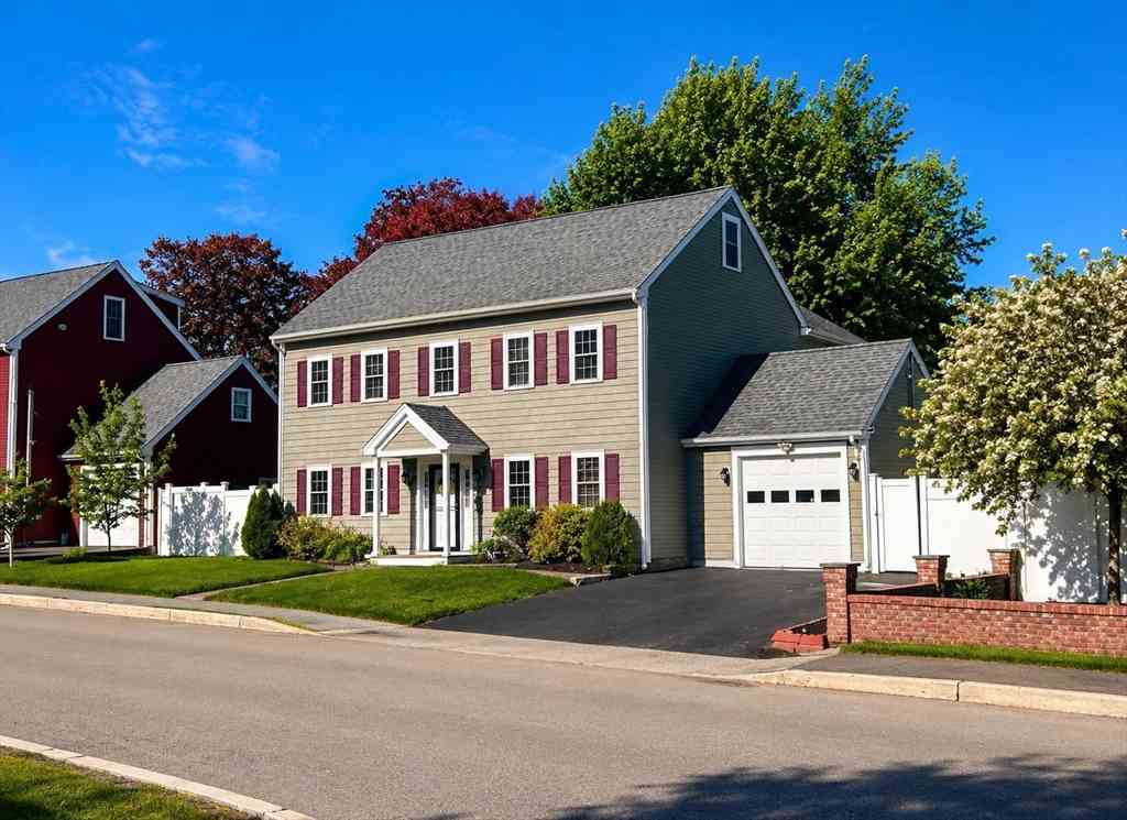 Homes For Sale - 36 Woodside Avenue<br/> Norfolk County, Braintree, MA 02184