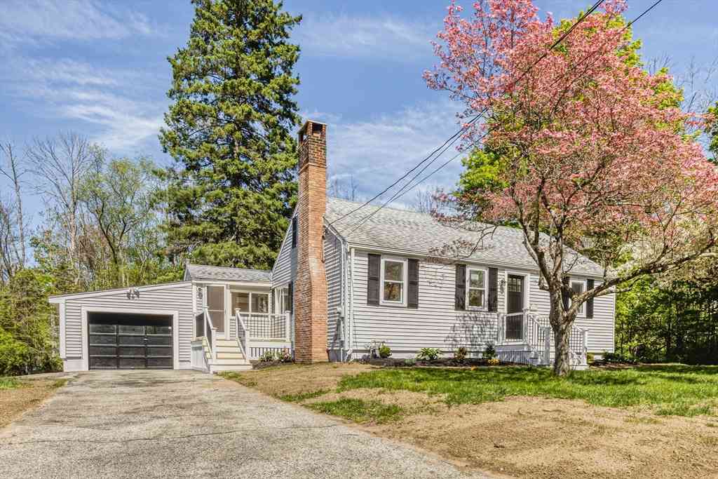 Homes For Sale - 20 Francis Ave<br/> Essex County, Groveland, MA 01834
