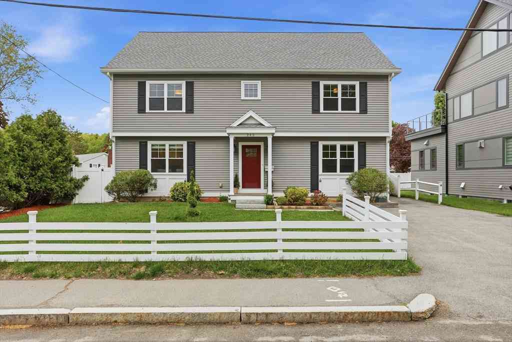 Homes For Sale - 242 Pleasant St<br/> Melrose, MA 02176