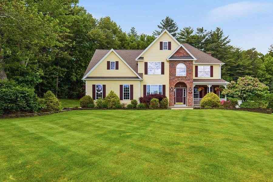 Homes For Sale - 7 Liberty Lane<br/> Southwick, MA 01077