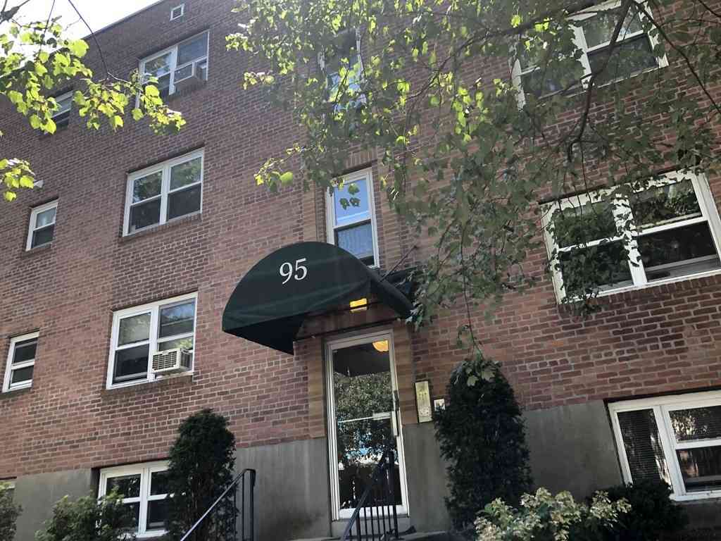 Condo For Rent - 95 Chestnut Street #3<br/> Brookline, MA 02445