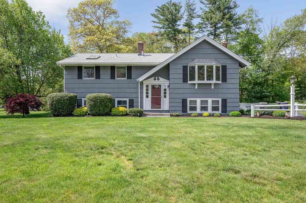 Homes For Sale - 83 Mullen Ln<br/> Middlesex County, Dracut, MA 01826