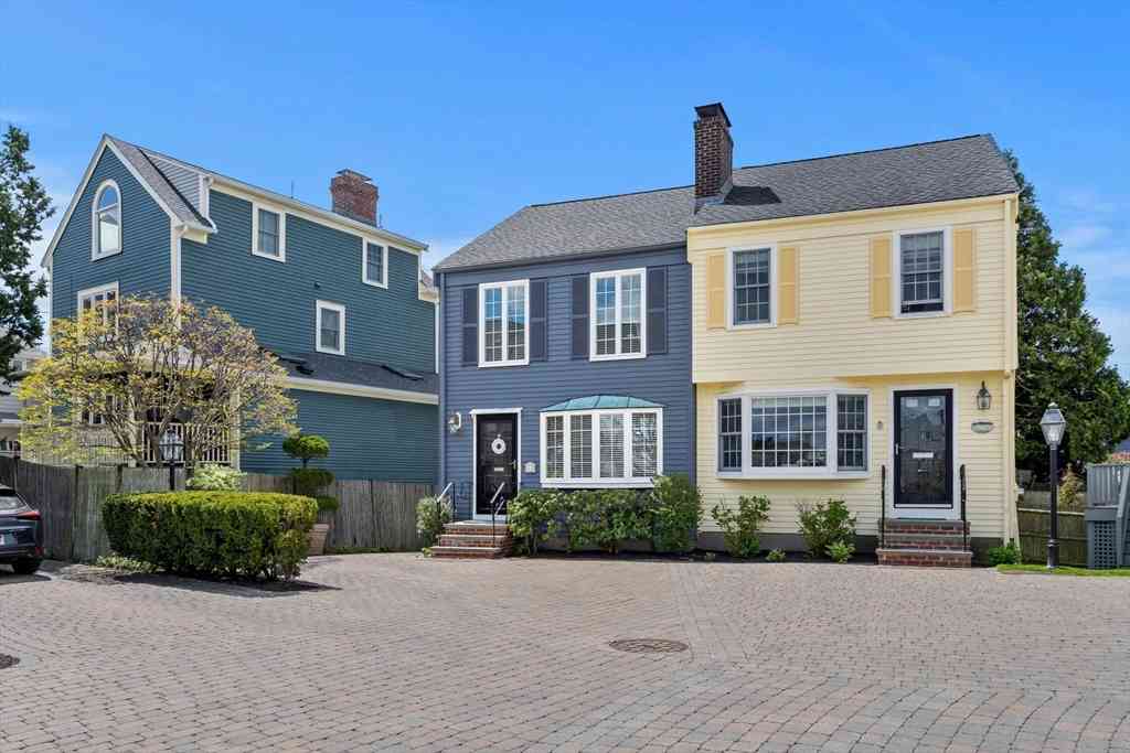 Homes For Sale - 11 Leslie Cove<br/> Marblehead, MA 01945