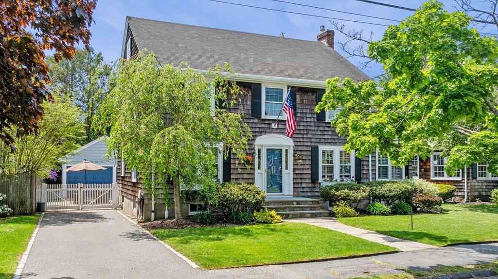Homes For Sale - 18 Pickwick Road<br/> Marblehead, MA 01945