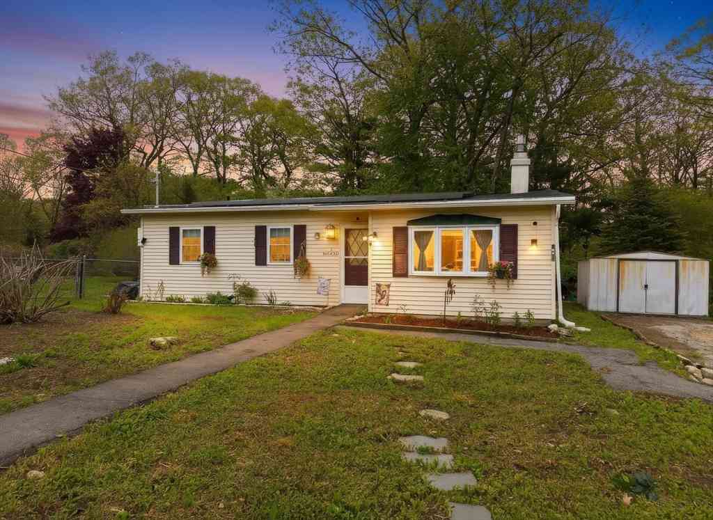 Homes For Sale - 4 Bunker Hill Rd<br/> Worcester County, Leicester, MA 01524