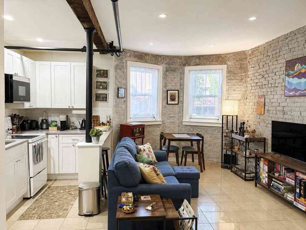 Condo For Rent - 147 Winthrop Rd #2<br/> Brookline, MA 02445