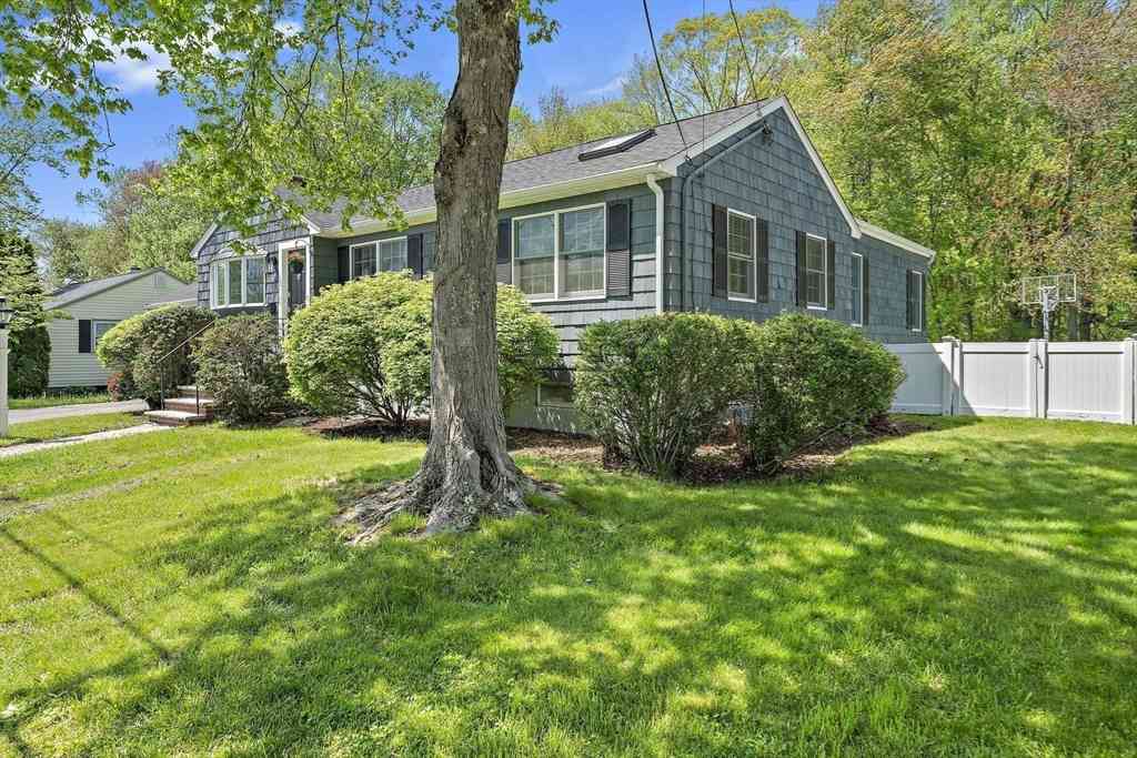 Homes For Sale - 30 Roseen Rd<br/> Holbrook, MA 02343