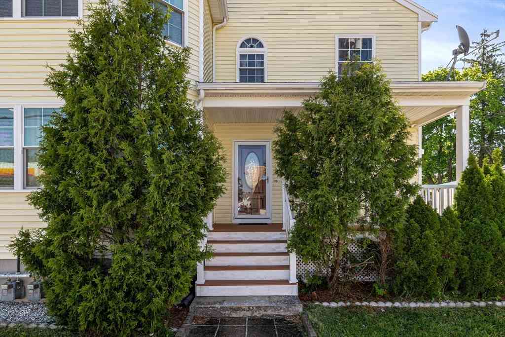 Condo For Sale - 830 Washington St #1<br/> Norfolk County, Stoughton, MA 02072