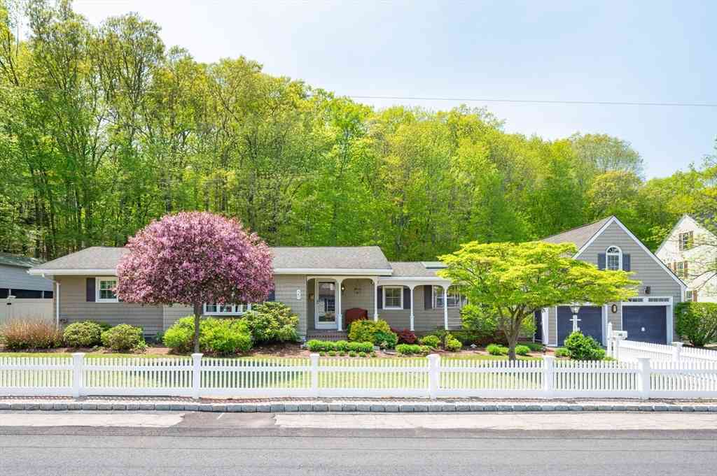 Homes For Sale - 20 Winter St<br/> Essex County, Merrimac, MA 01860