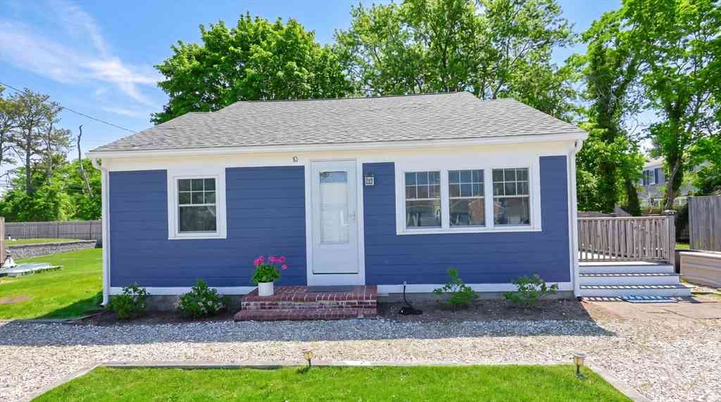 Homes For Sale - 10 Cranberry Ln<br/> Dennis, MA 02639