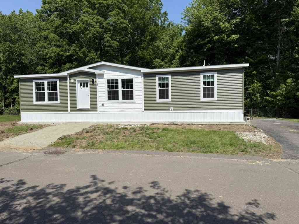 Mobile Home For Sale - 13 Parkwood Dr<br/> Hampden County, West Springfield, MA 01089