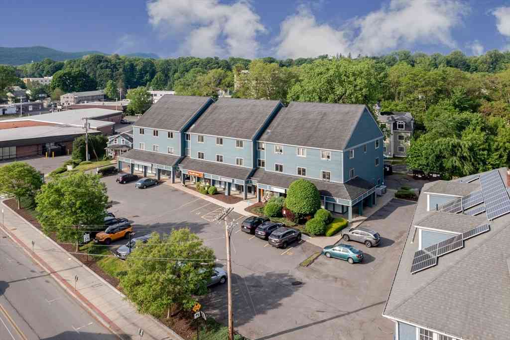 Condo For Sale - 351 Pleasant St #9<br/> Hampshire County, Northampton, MA 01060