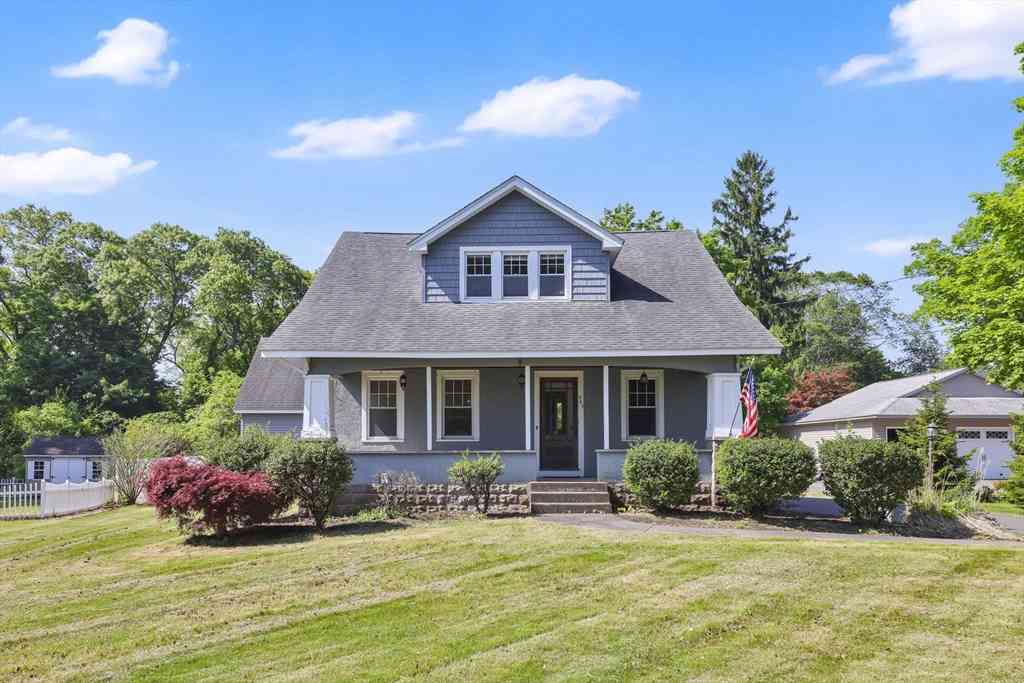 Homes For Sale - 543 Amostown Road<br/> Hampden County, West Springfield, MA 01089