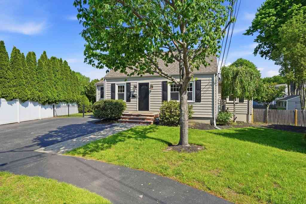 Homes For Sale - 7 Paon Circle<br/> Middlesex County, Wakefield, MA 01880
