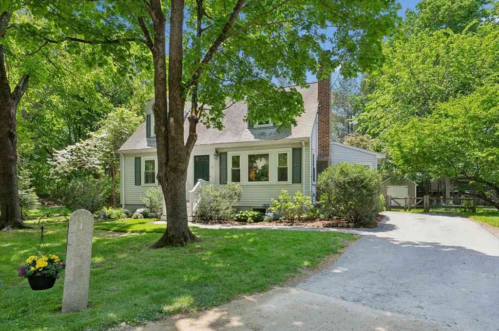 Homes For Sale - 8 Grant Place<br/> Middlesex County, Lexington, MA 02420
