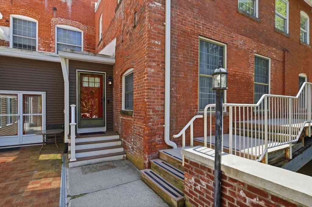 Condo For Sale - 124 College St #2<br/> Hampshire County, South Hadley, MA 01075
