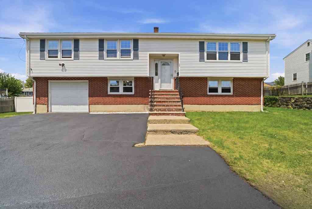 Homes For Sale - 10 Barnes Ave<br/> Salem, MA 01970