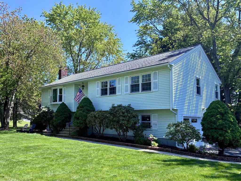 Homes For Sale - 33 Tomahawk Dr.<br/> Worcester County, Northborough, MA 01532