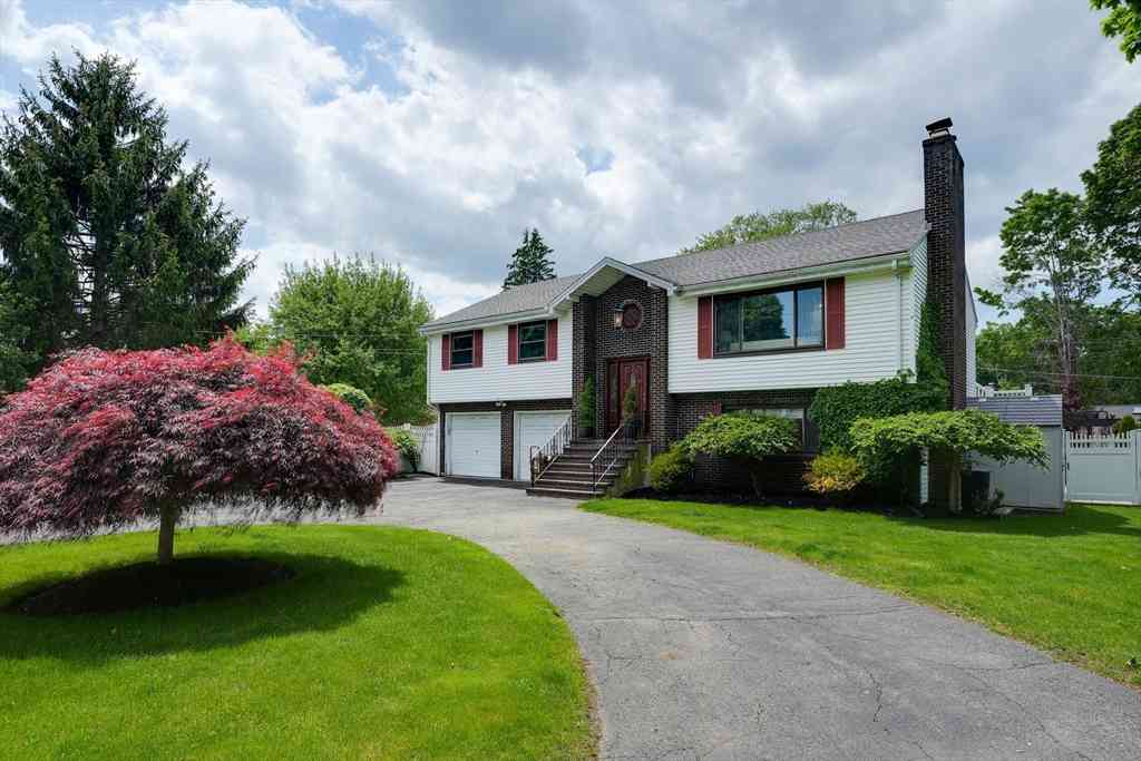 Homes For Sale - 4 Lincoln Terrace<br/> Middlesex County, Waltham, MA 02451
