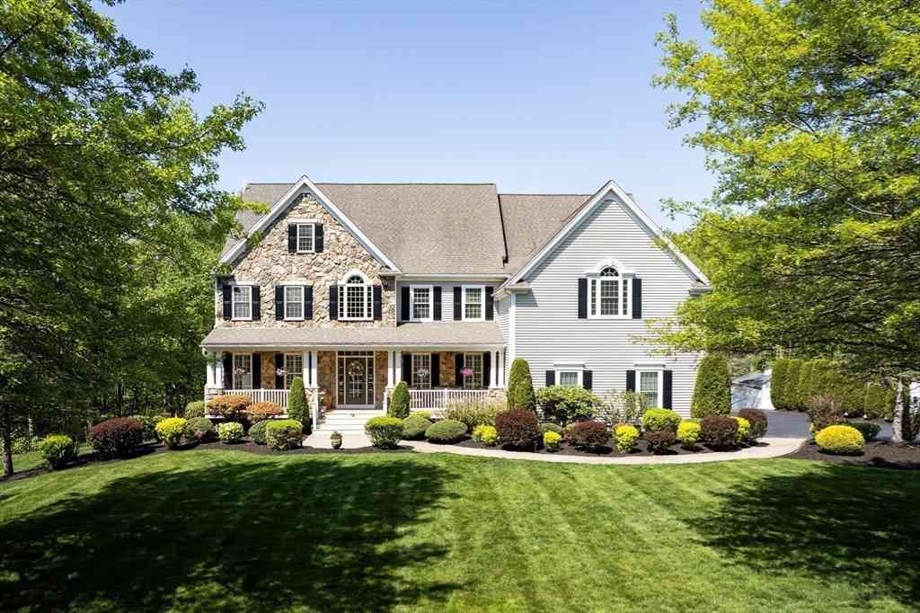 Homes For Sale - 14 Oak Street<br/> Hopkinton, MA 01748