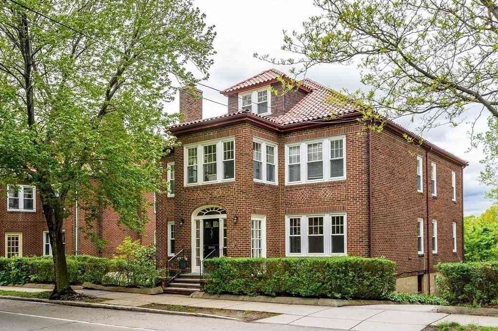 Homes For Rent - 237 Winchester St #1<br/> Brookline, MA 02446