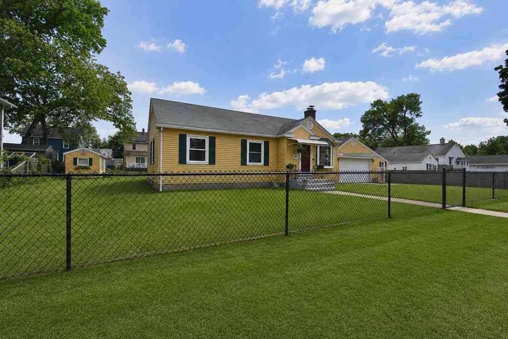Homes For Sale - 181 Merrimac Ave<br/> Springfield, MA 01104