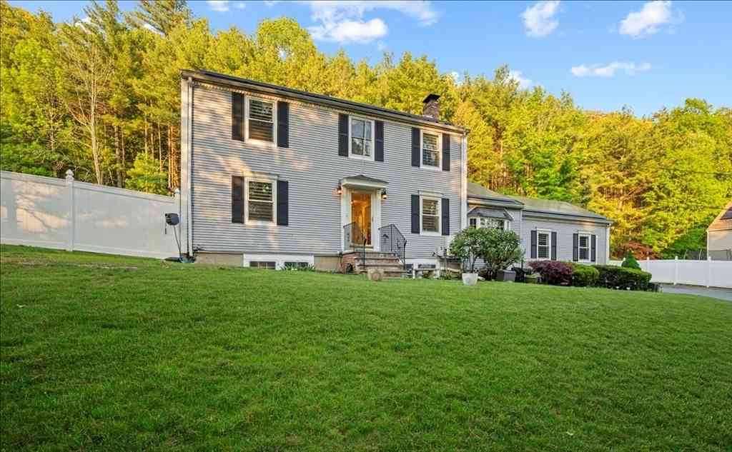 Homes For Sale - 188 Parkerville Rd<br/> Worcester County, Southborough, MA 01772